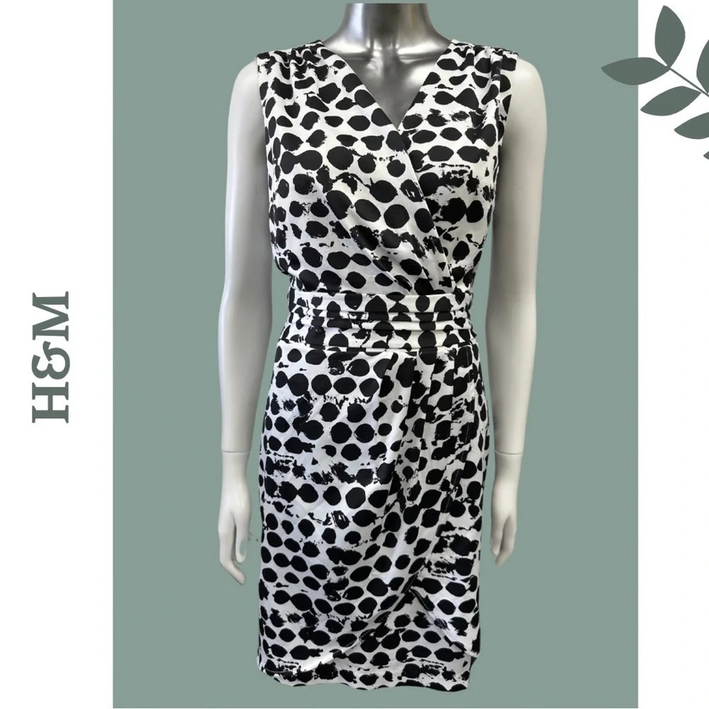 🛍️3/$40 H&M Black White Sleeveless Faux Wrap Lined Dress  Size 8